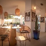 La Reine Jane Otel 3*