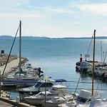 Otel La Reine Jane