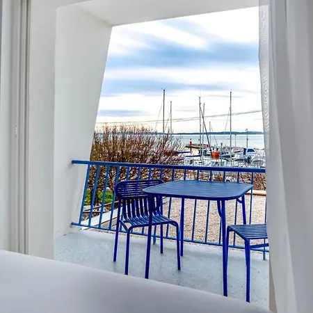 La Reine Jane Hotel
