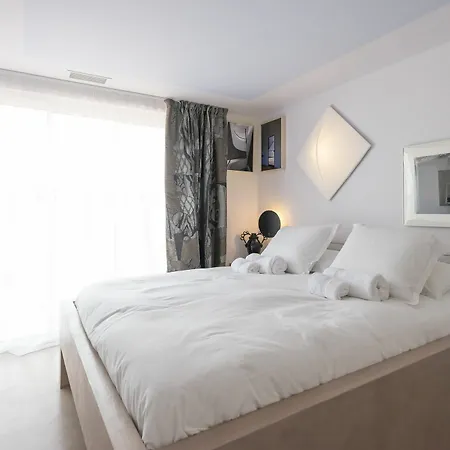 La Reine Jane Hotel